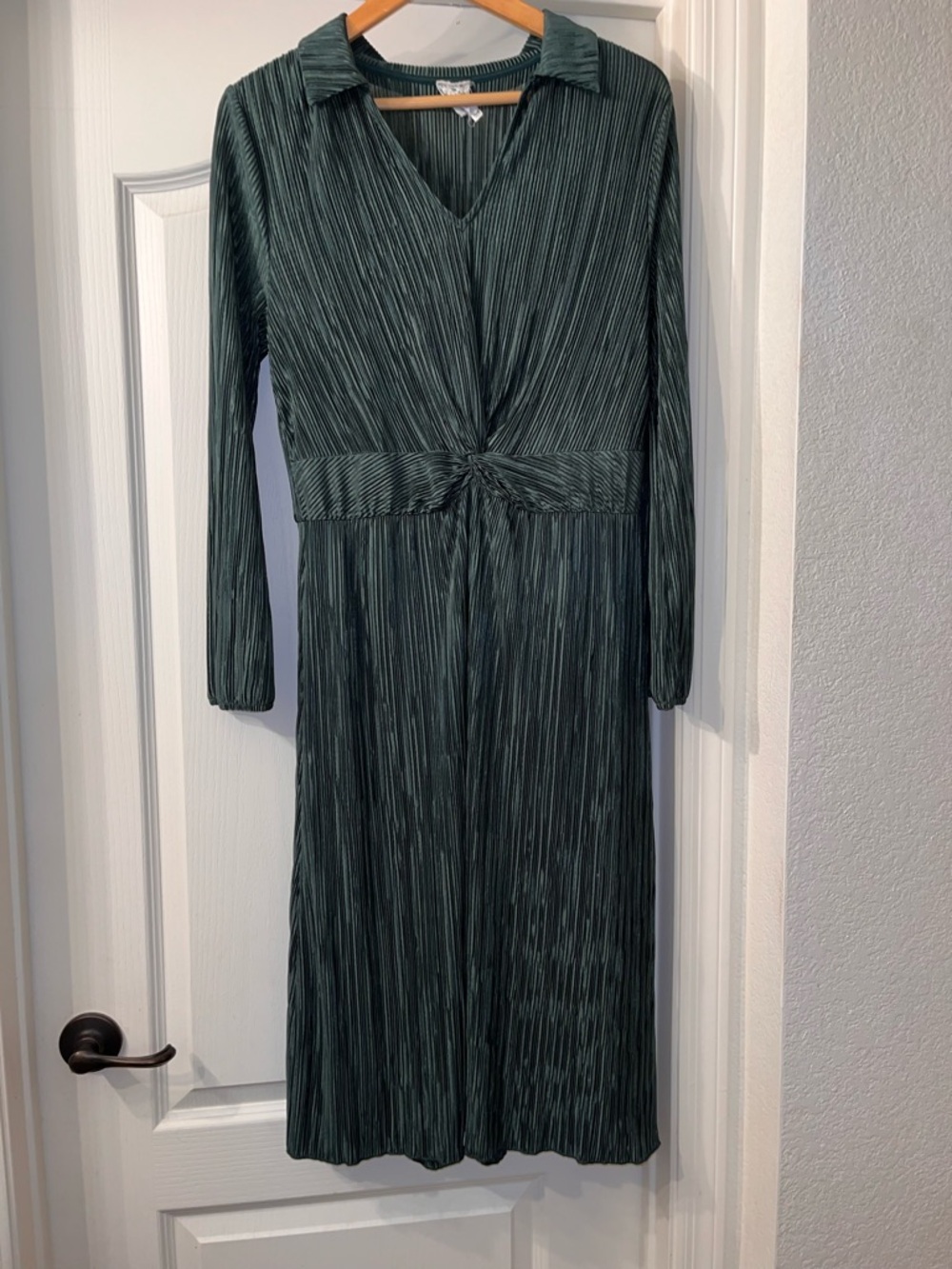 Women's Green Long Sleeve Twist-Front Midi Dress